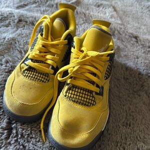 Lightning Jordan 4’s